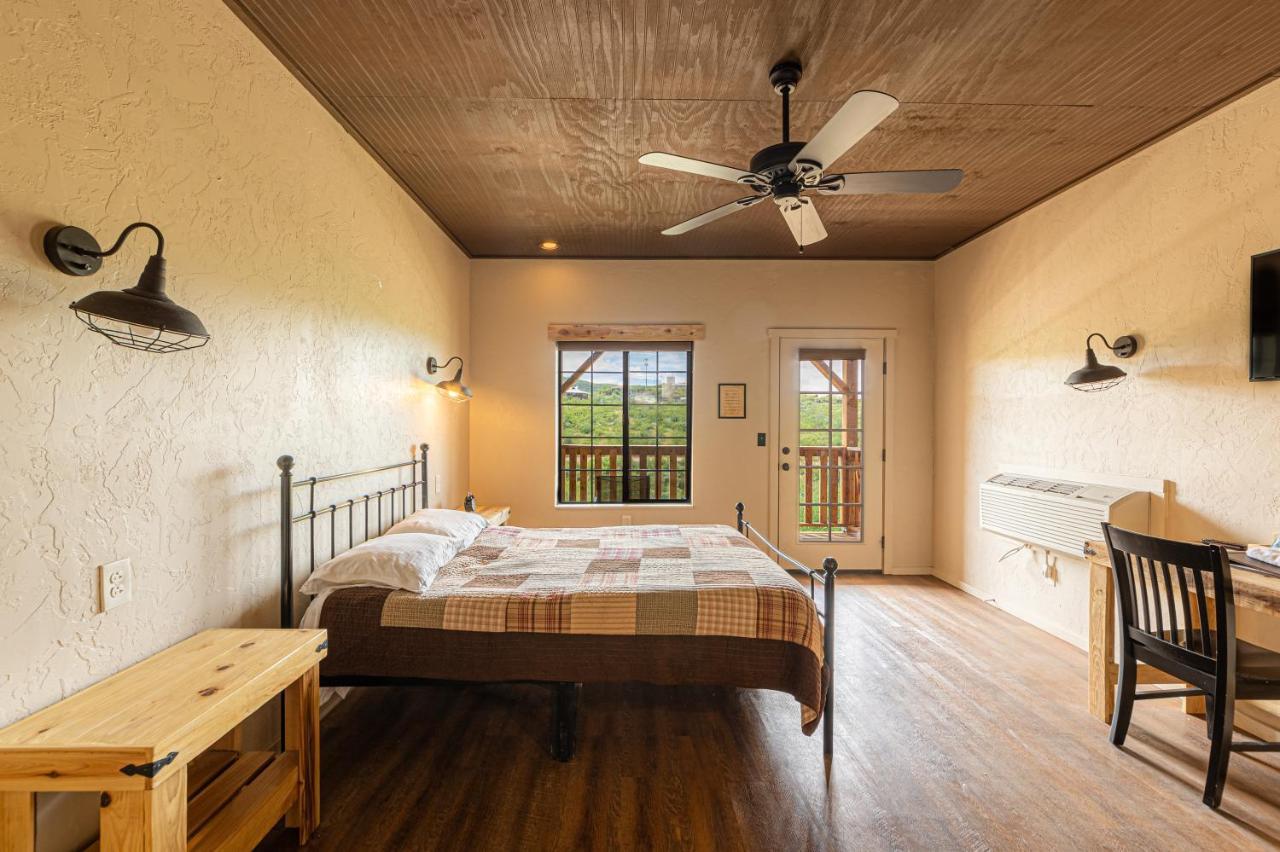 טומבסטון -Pet Friendly- Miners Cabin #6 - King Bed With Private Balcony מראה חיצוני תמונה